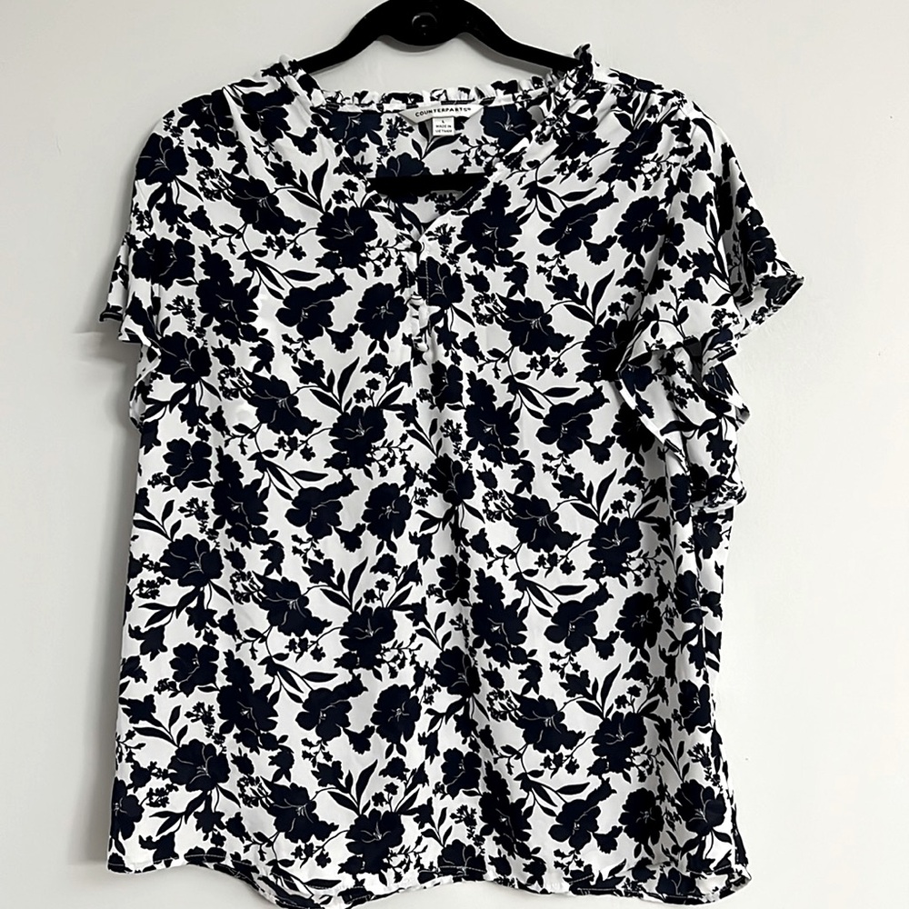 5/$15 Counterparts blouse. Size L.